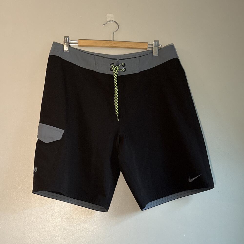 NIKE Shorts Mens 34 Black Gray Boardshorts Swimming Trunks Cargo Pocket